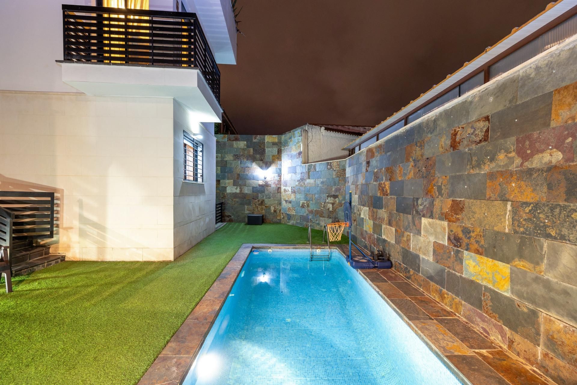 Piscina de Casa o chalet en venta en Huétor Vega con Aire acondicionado, Calefacción y Jardín privado