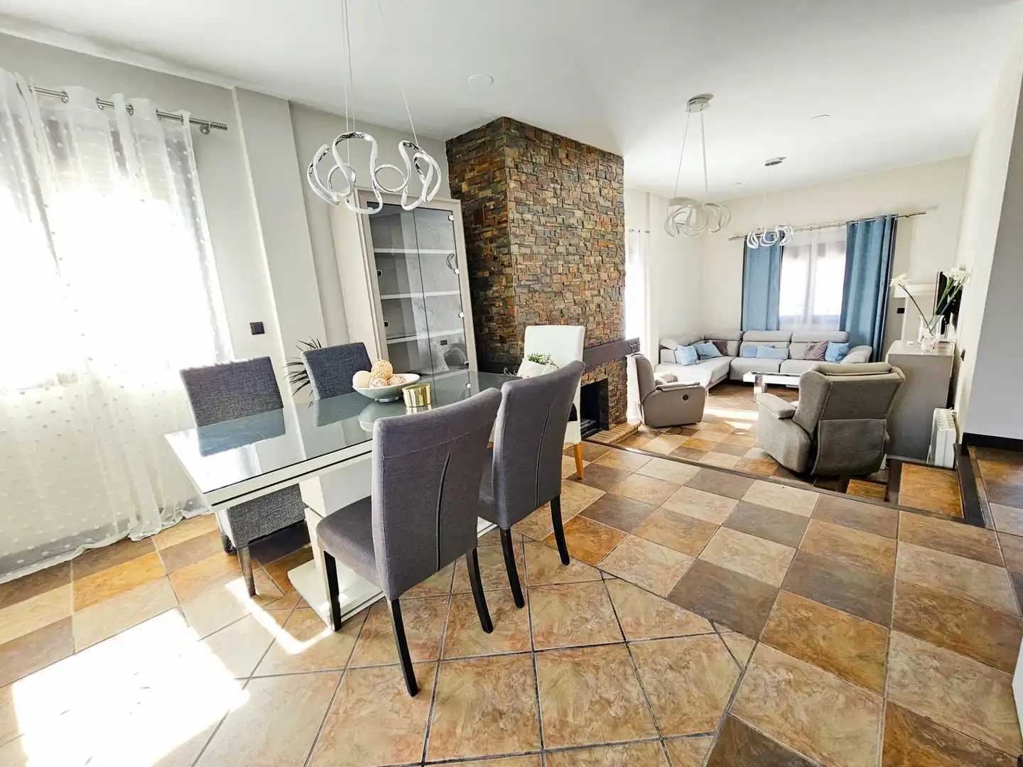 Comedor de Casa o chalet en venta en La Guardia de Jaén con Aire acondicionado, Calefacción y Jardín privado