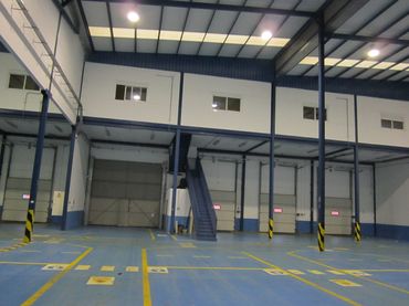 Nave industrielle à louer à Borox