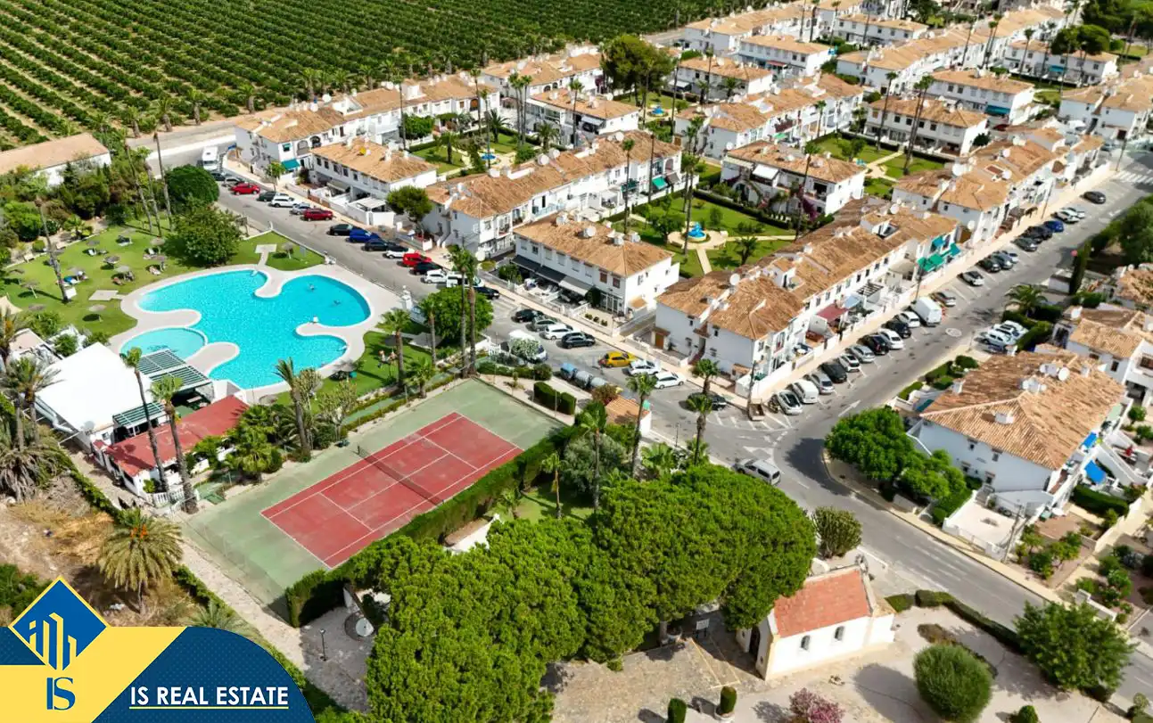 Vista exterior de Casa o xalet en venda en Torrevieja amb Aire condicionat, Calefacció i Terrassa