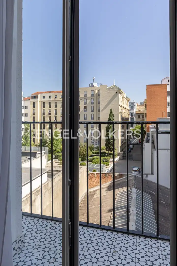 Terrassa de Pis de lloguer en Madrid amb Aire condicionat, Calefacció i Moblat