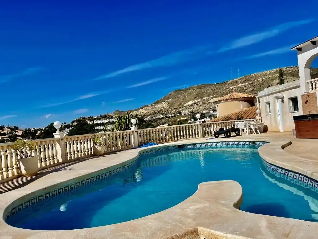 Piscina de Pis en venda en El Campello amb Aire condicionat, Jardí privat i Piscina
