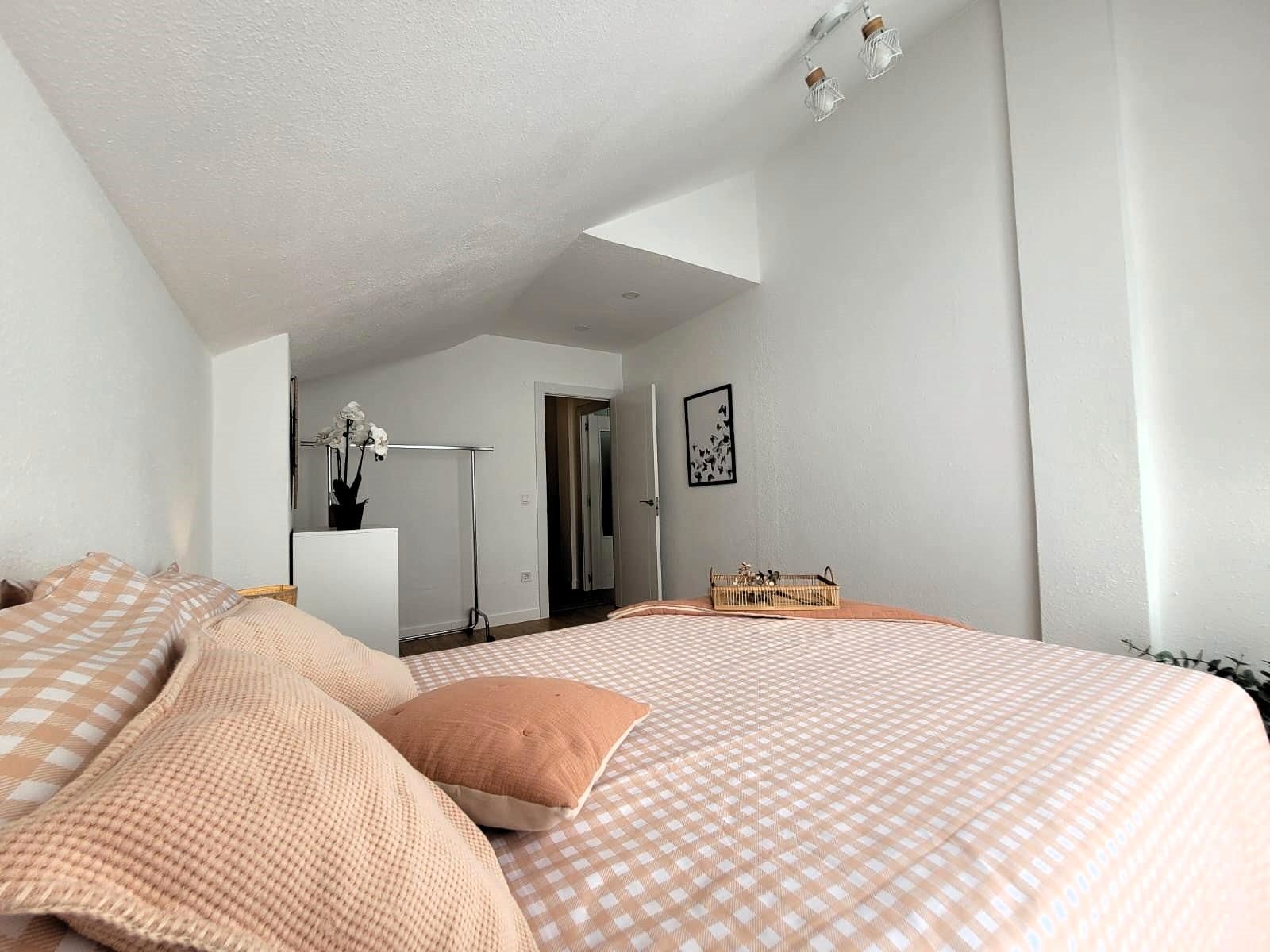 Dormitori de Apartament en venda en Santander amb Traster i Moblat