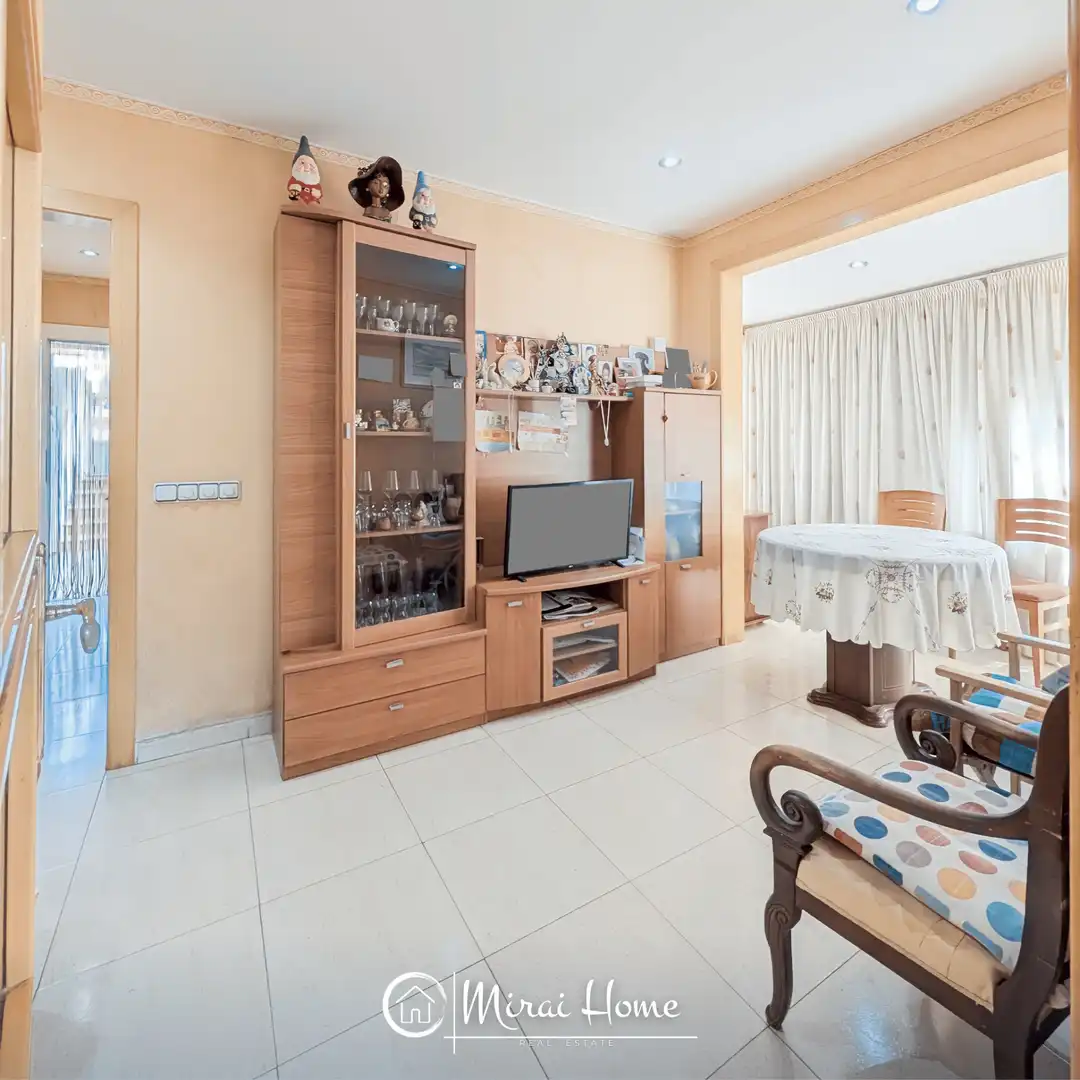 Sala d'estar de Casa o xalet en venda en Parets del Vallès amb Aire condicionat, Calefacció i Jardí privat