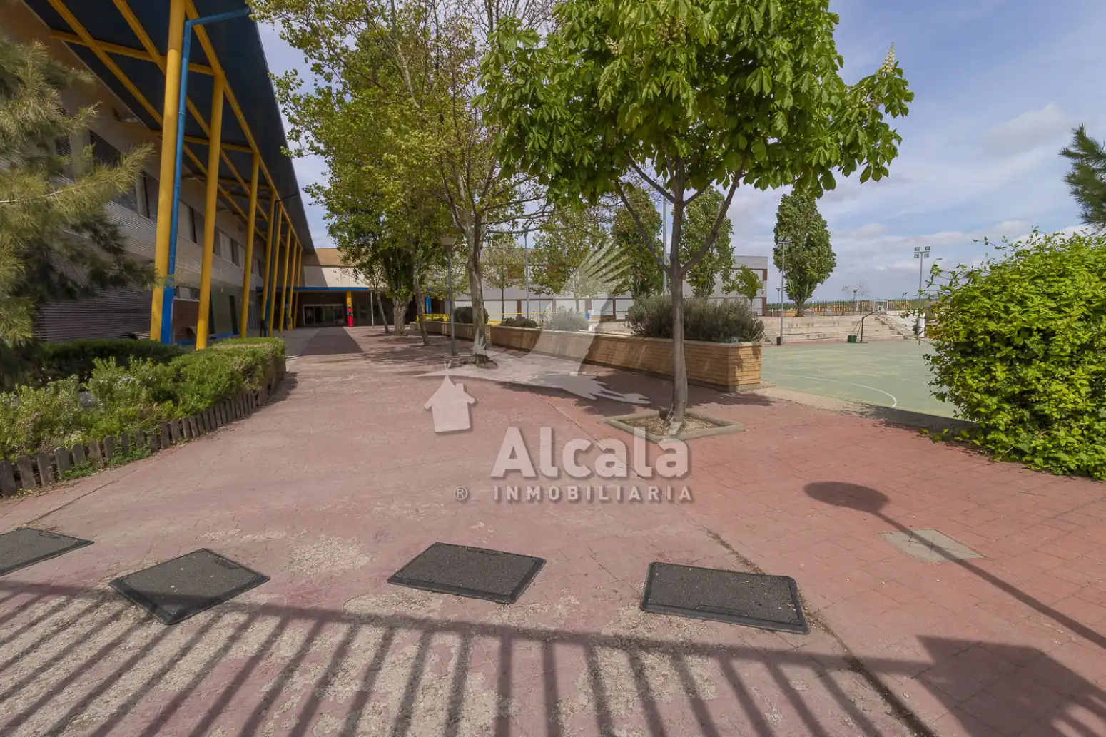 Vista exterior de Pis en venda en Villalbilla amb Aire condicionat, Calefacció i Traster