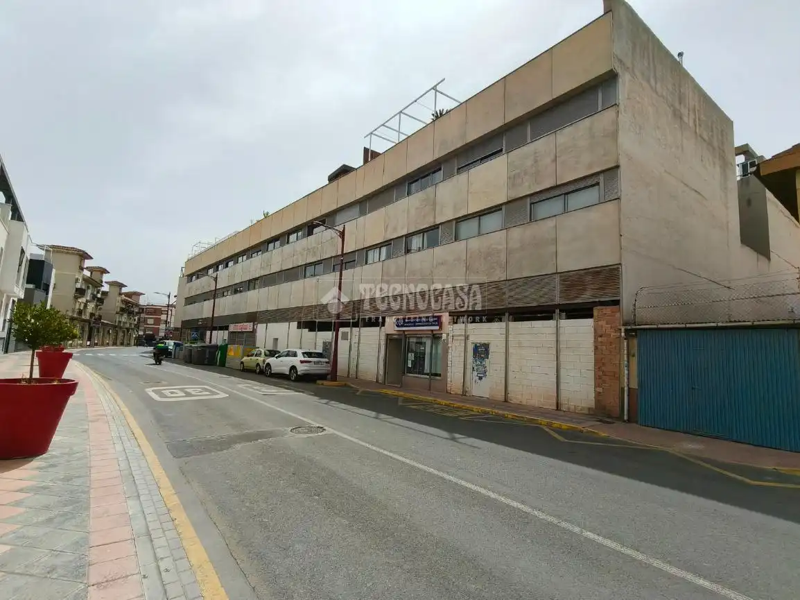 Vista exterior de Local en venda en Armilla