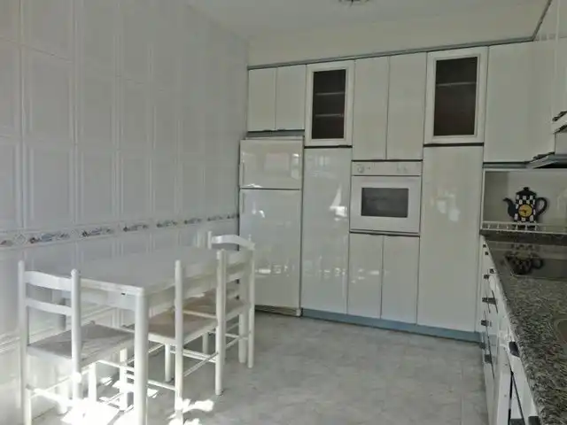 Cocina de Casa adosada en venta en Hontoria del Pinar con Calefacción, Terraza y Trastero