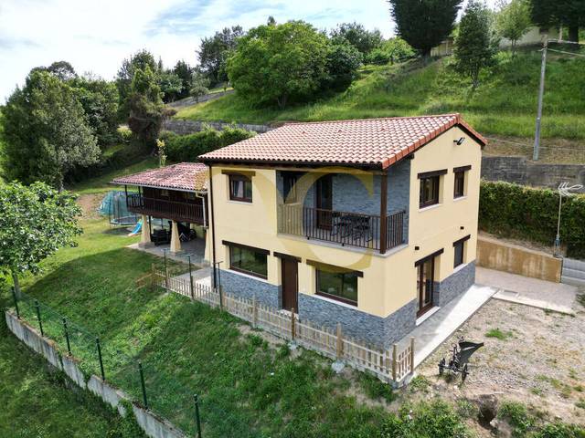 Casa-chalet en Venta en Camino de Llantones en Leorio