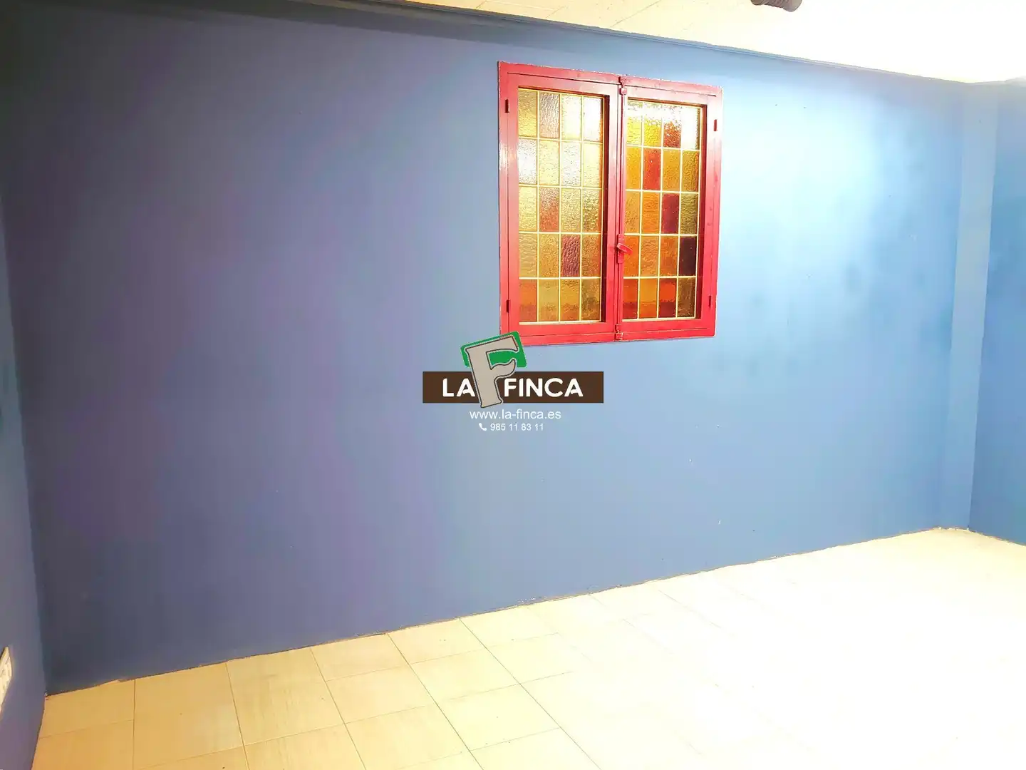 Dormitori de Local en venda en Oviedo 