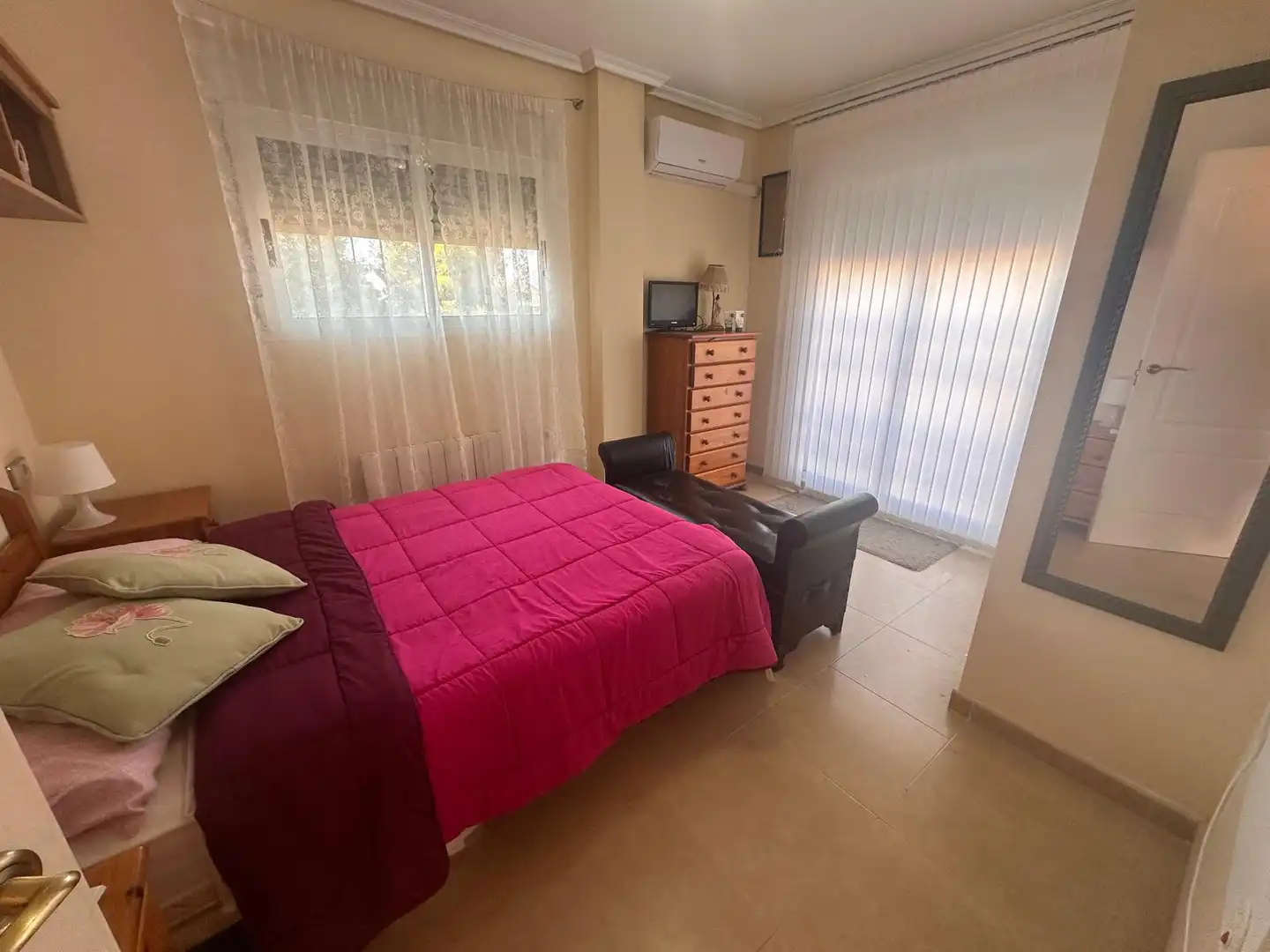 Dormitori de Casa adosada en venda en Daya Nueva amb Aire condicionat, Calefacció i Jardí privat