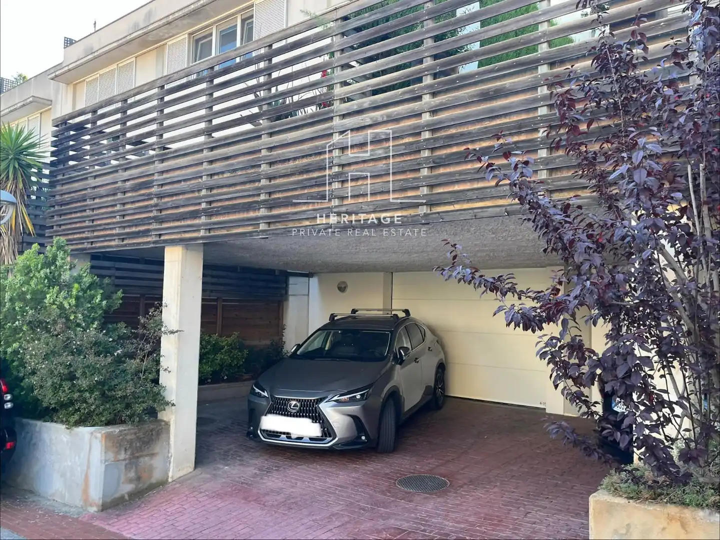 Parking de Casa adosada de alquiler en Tiana con Aire acondicionado, Calefacción y Jardín privado