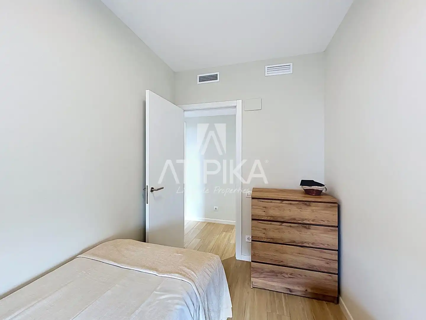 Bedroom of Flat for rent in Barcelona  with Air Conditioner, Parquet flooring and Terrace