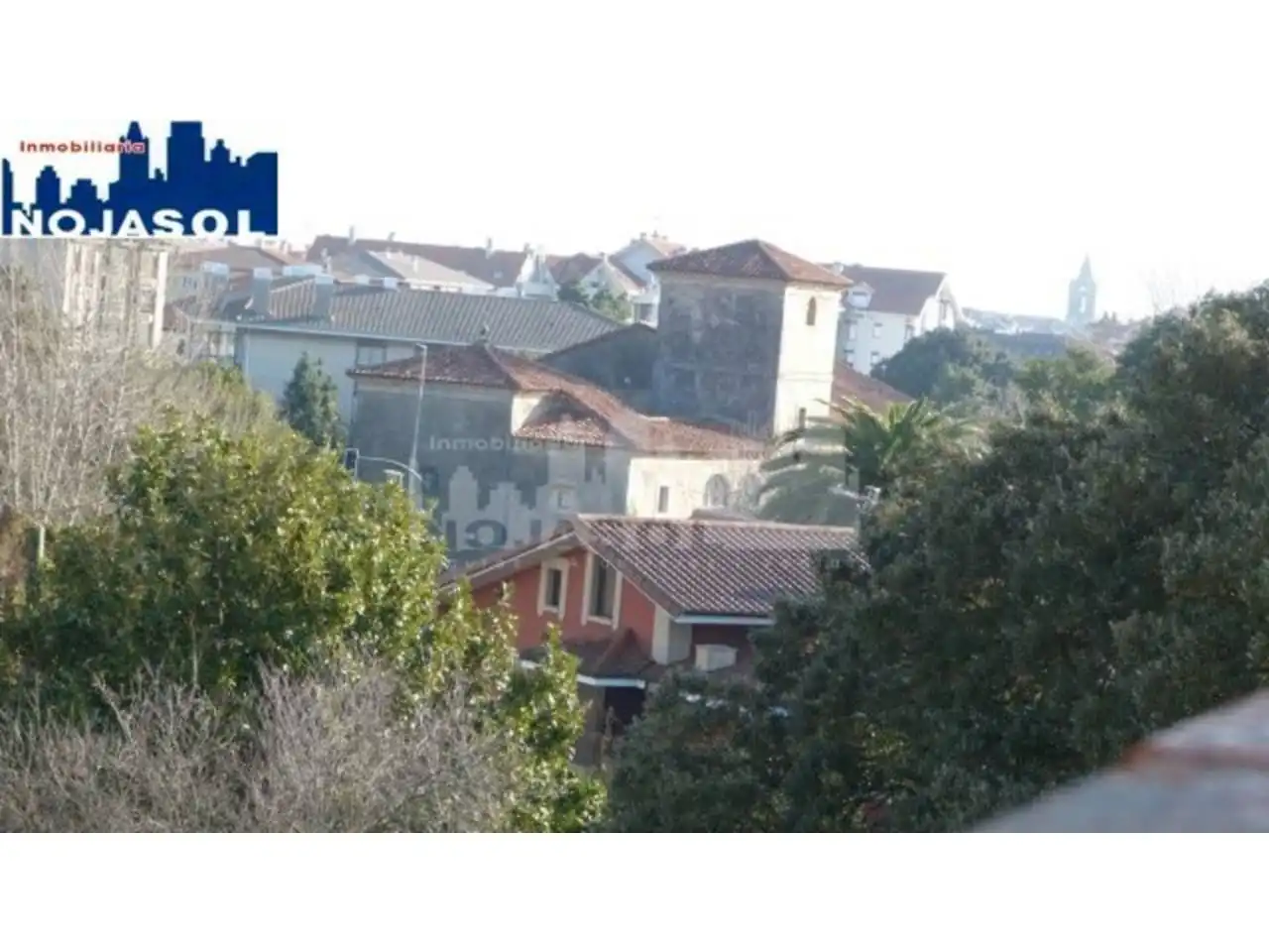 Vista exterior de Àtic de lloguer en Noja amb Calefacció, Terrassa i Moblat