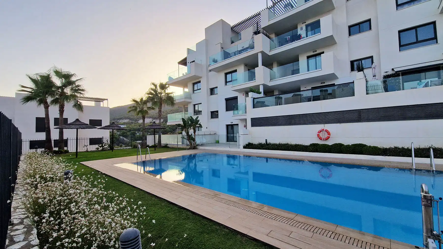 Piscina de Piso en venta en Benalmádena con Aire acondicionado, Calefacción y Terraza