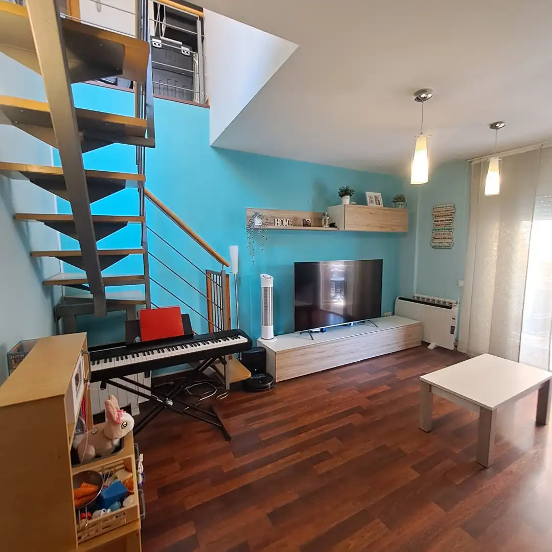 Sala de estar de Dúplex en venta en Castellbisbal con Calefacción, Parquet y Terraza