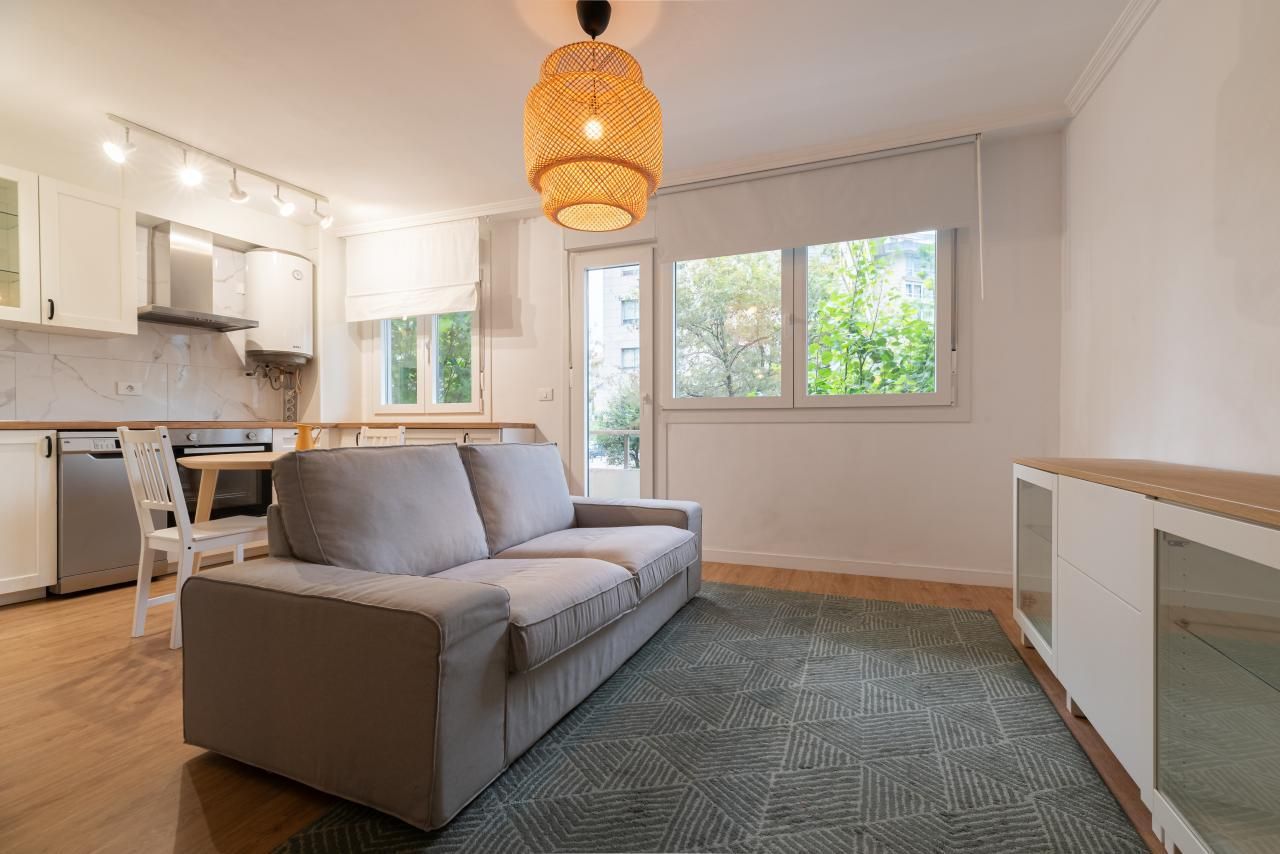 Living room of Flat for sale in Vigo   with Heating, Storage room and Furnished