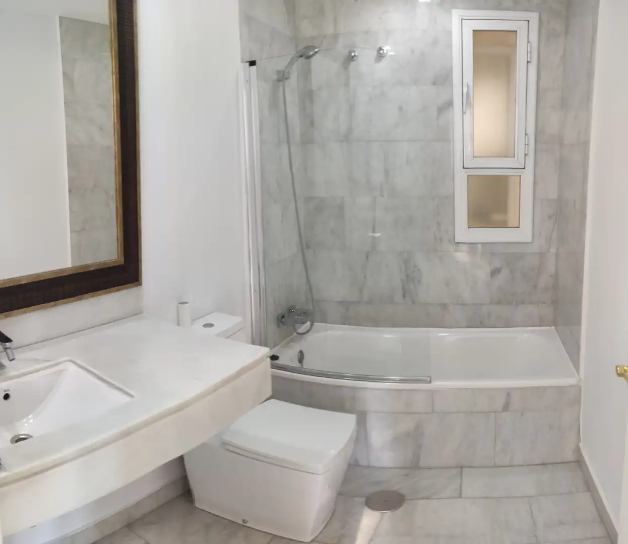 Bathroom of Flat for rent in Tomares  with Air Conditioner, Heating and Terrace