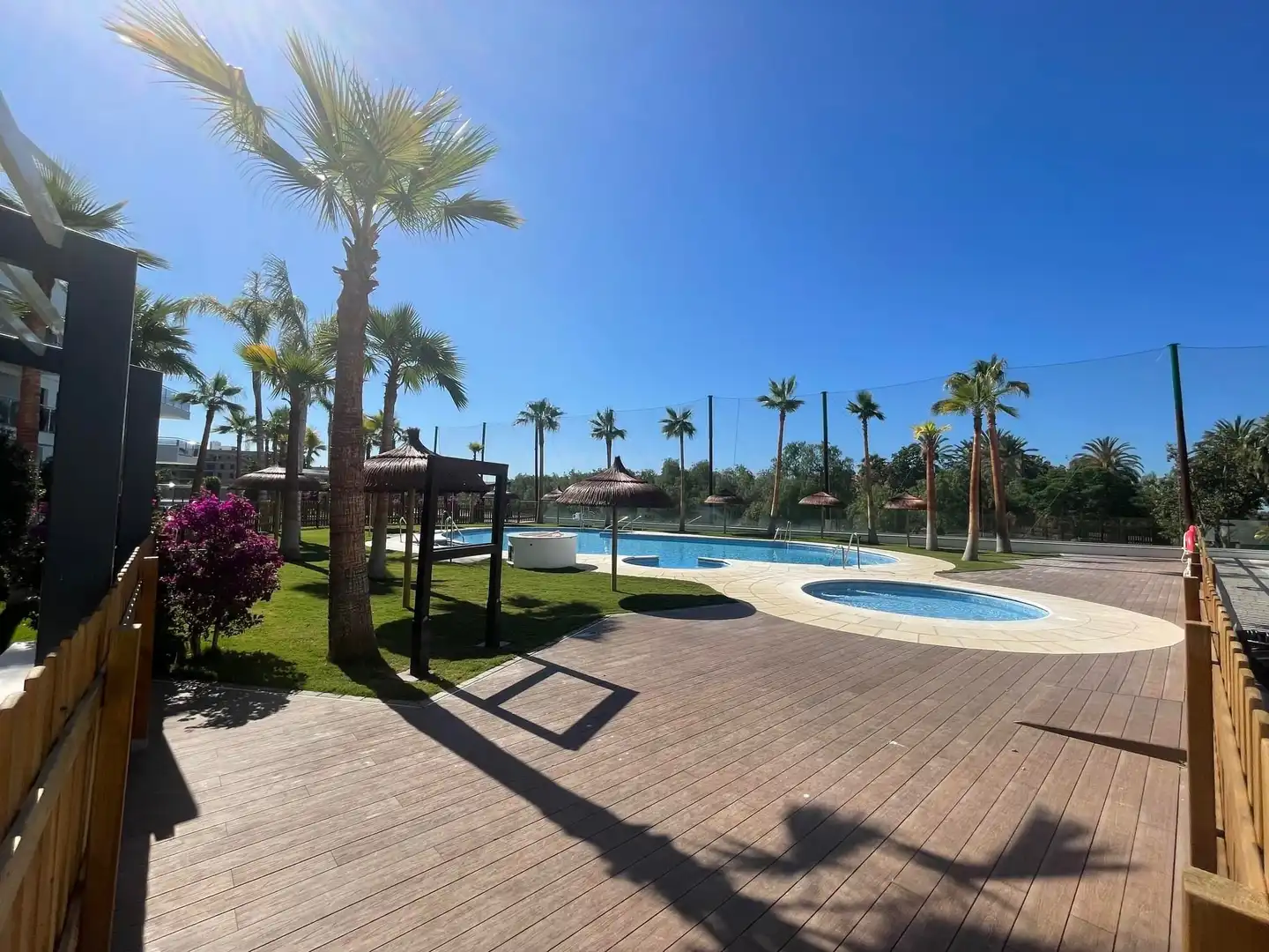 Piscina de Pis en venda en Motril amb Terrassa, Traster i Moblat
