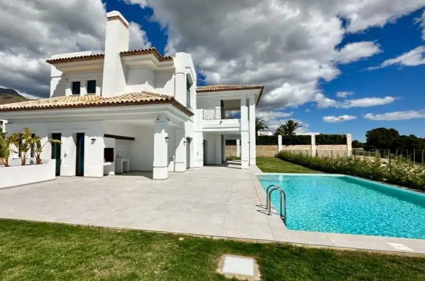 Casa amb piscina en venda a Golf Bahía, imagen 2