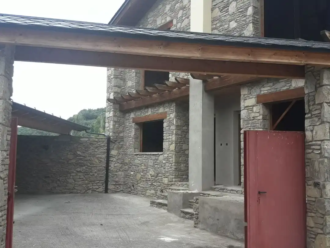 Casa aparellada en venda a Calle Font la 15