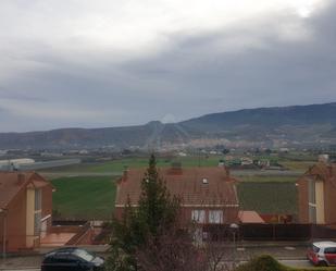 Casa adosada en venda en Albelda de Iregua amb Terrassa