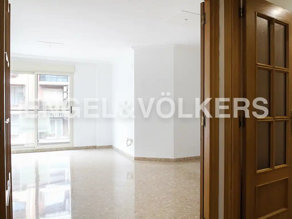 Wohnung zur Miete in Valencia mit Klimaanlage, Heizung und Balkon