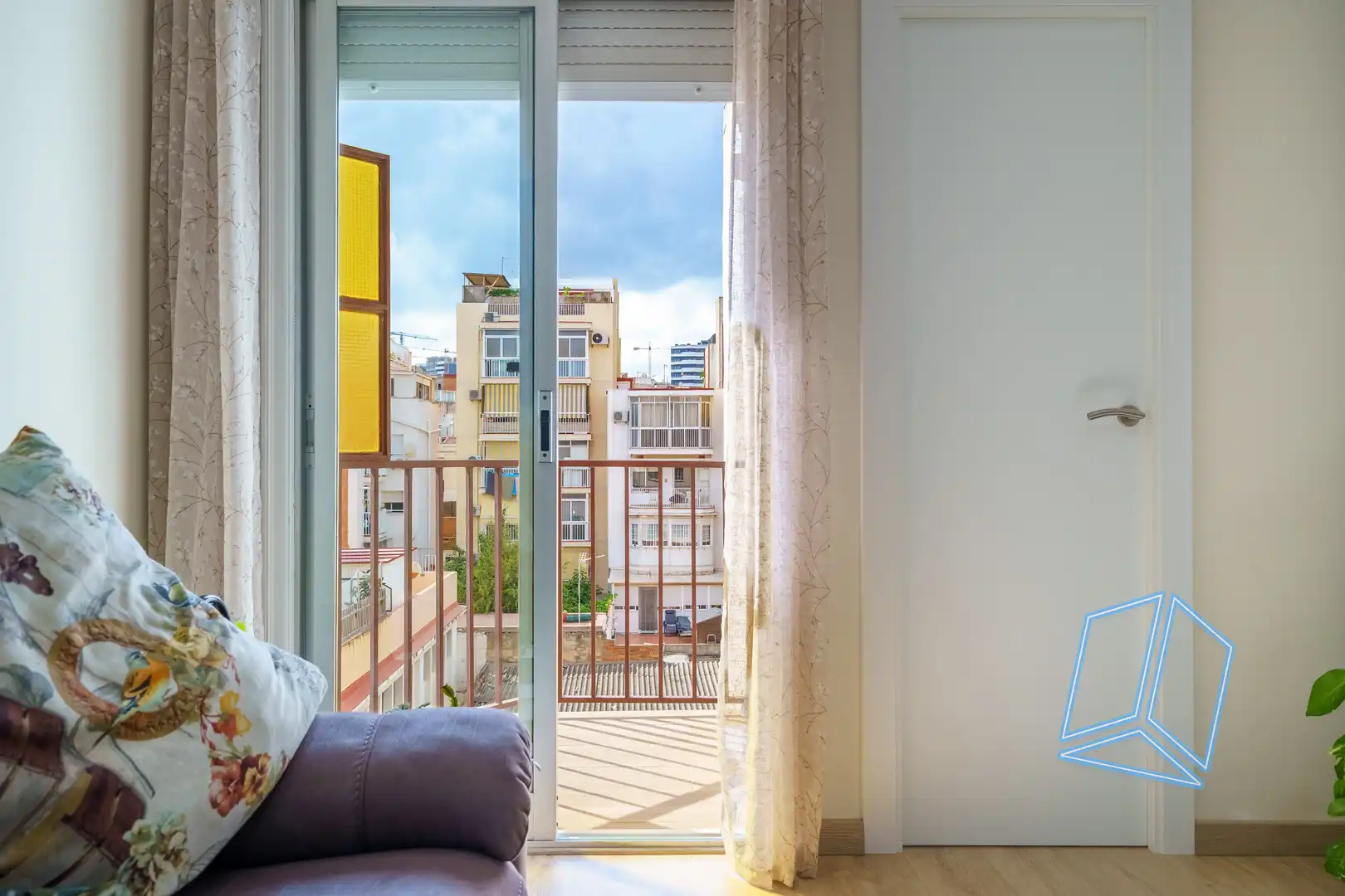 Terraza de Piso en venta en L'Hospitalet de Llobregat con Balcón