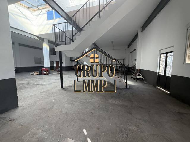 Nave industrial en Venta en Ensanche - Parque Santa Rosa