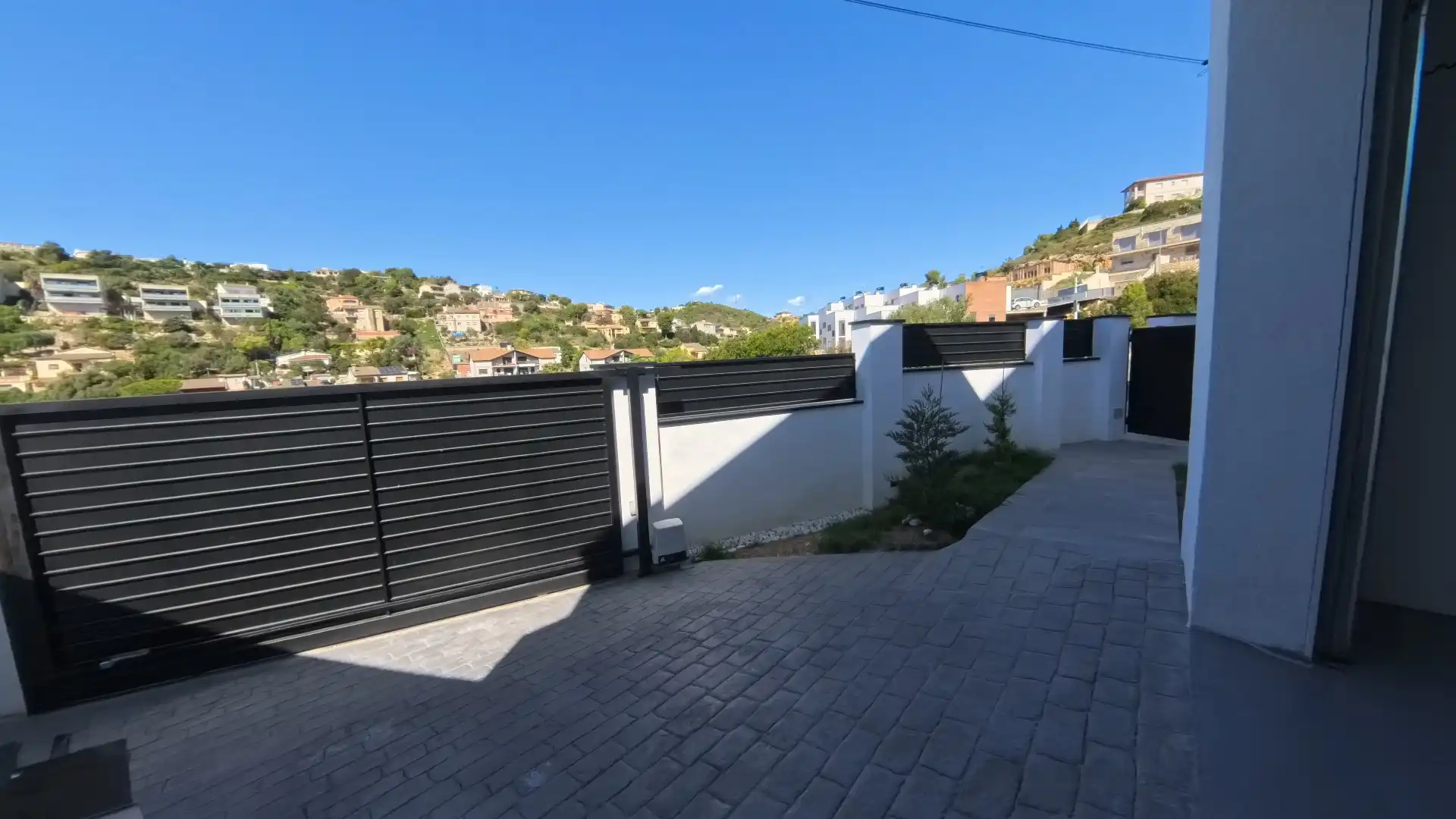 Vista exterior de Casa o xalet en venda en Calafell amb Aire condicionat, Calefacció i Jardí privat