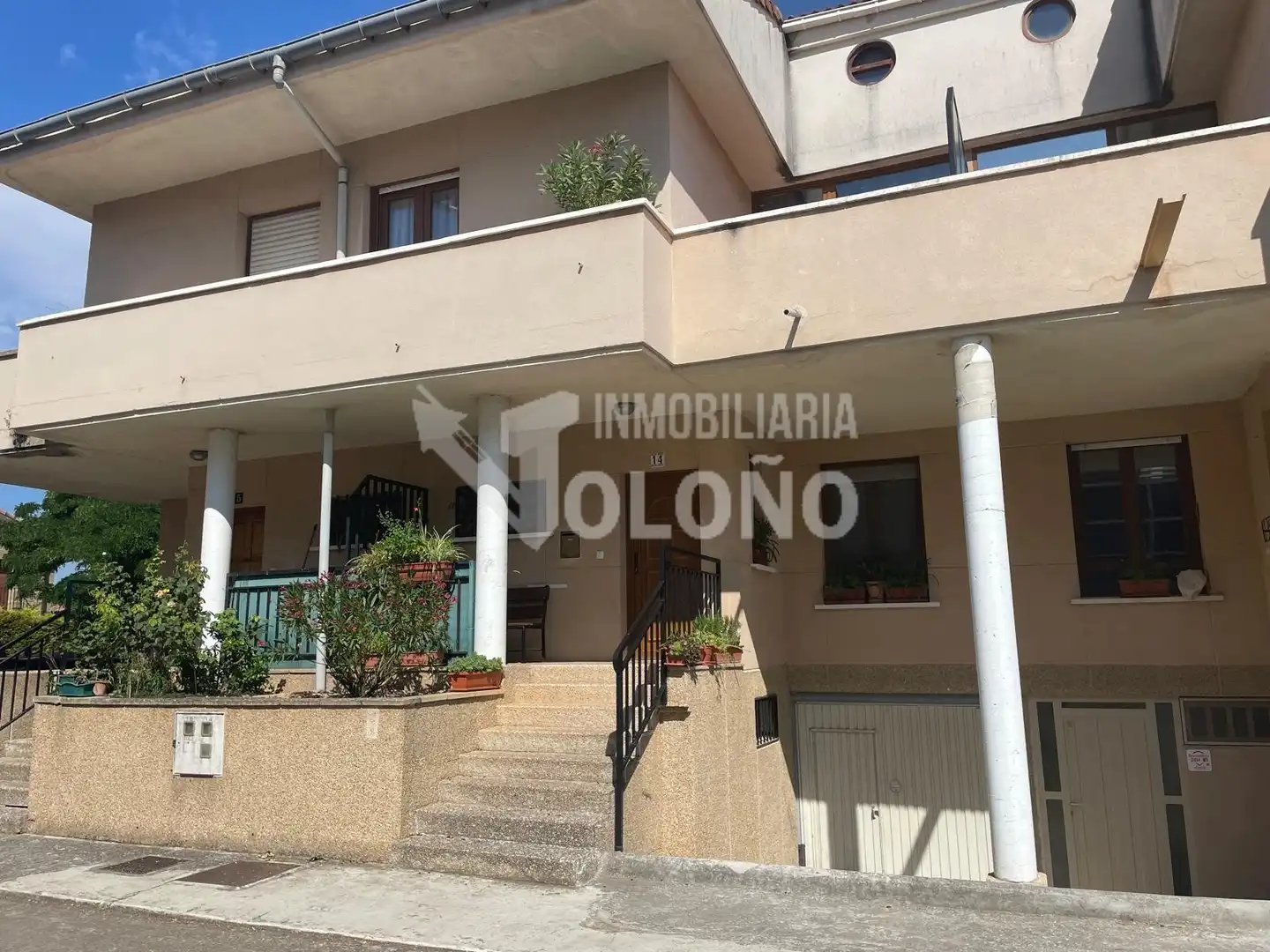Vista exterior de Casa o xalet en venda en Rodezno amb Calefacció, Jardí privat i Parquet