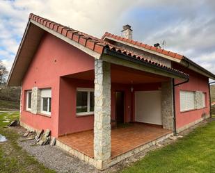 Vista exterior de Casa o xalet en venda en Siero amb Calefacció, Jardí privat i Terrassa