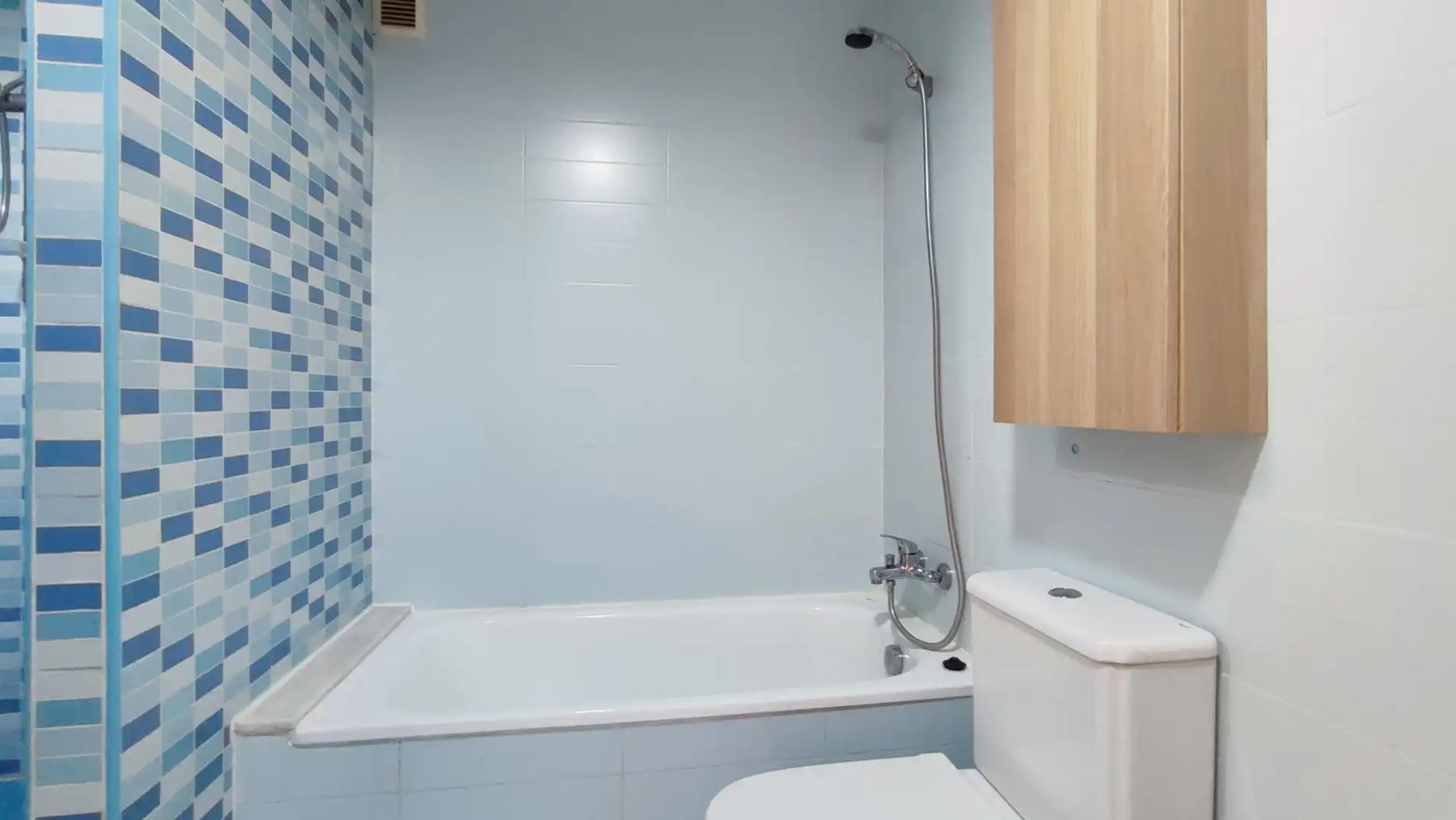 Baño de Piso en venta en Vilallonga / Villalonga con Alarma