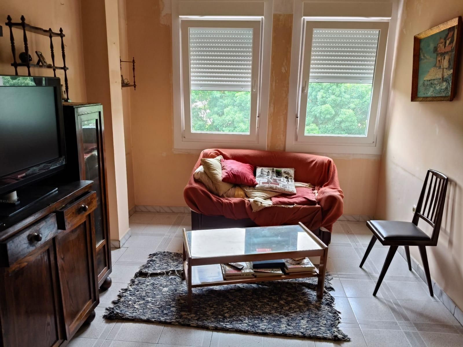 Sala d'estar de Pis de lloguer en Ourense Capital  amb Parquet i Balcó