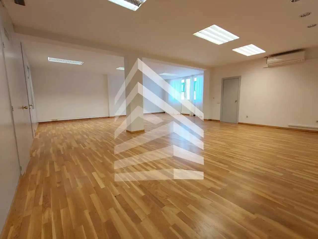 Büro zur Miete in Carrer de Morales, Barri de les Corts, Les Corts