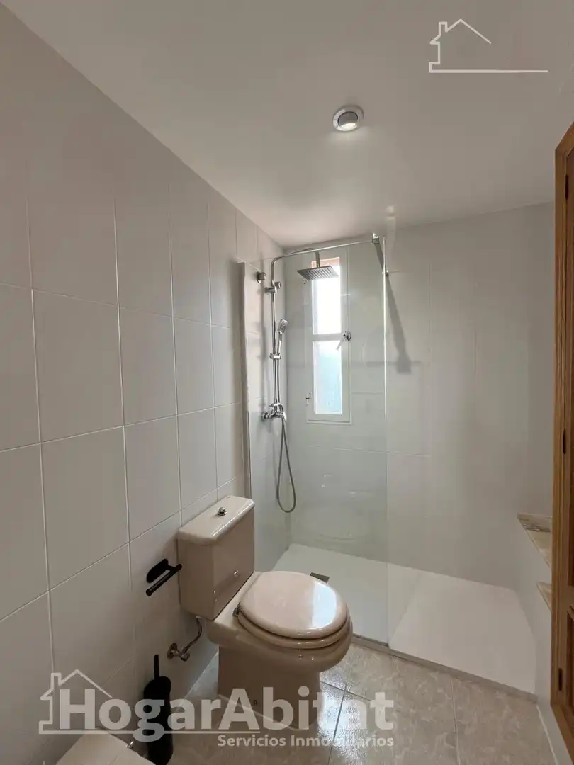 Baño de Casa adosada en venta en Almazora / Almassora con Aire acondicionado, Calefacción y Terraza