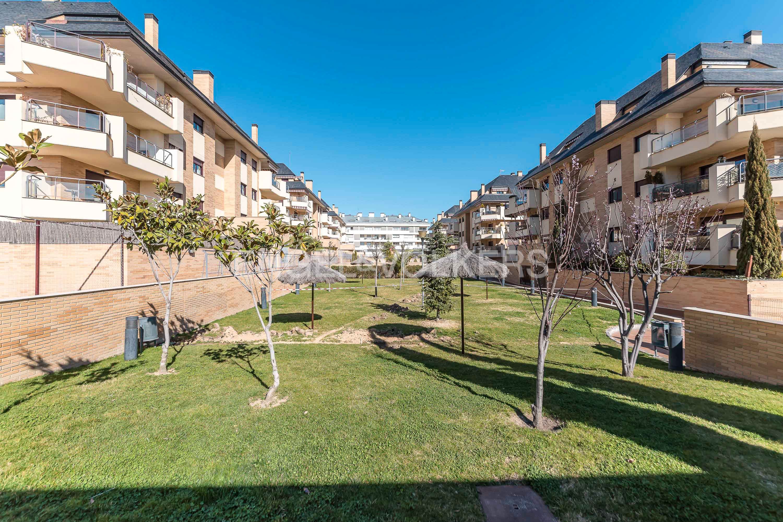 Exterior view of Apartment for sale in Boadilla del Monte  with Air Conditioner, Heating and Private garden