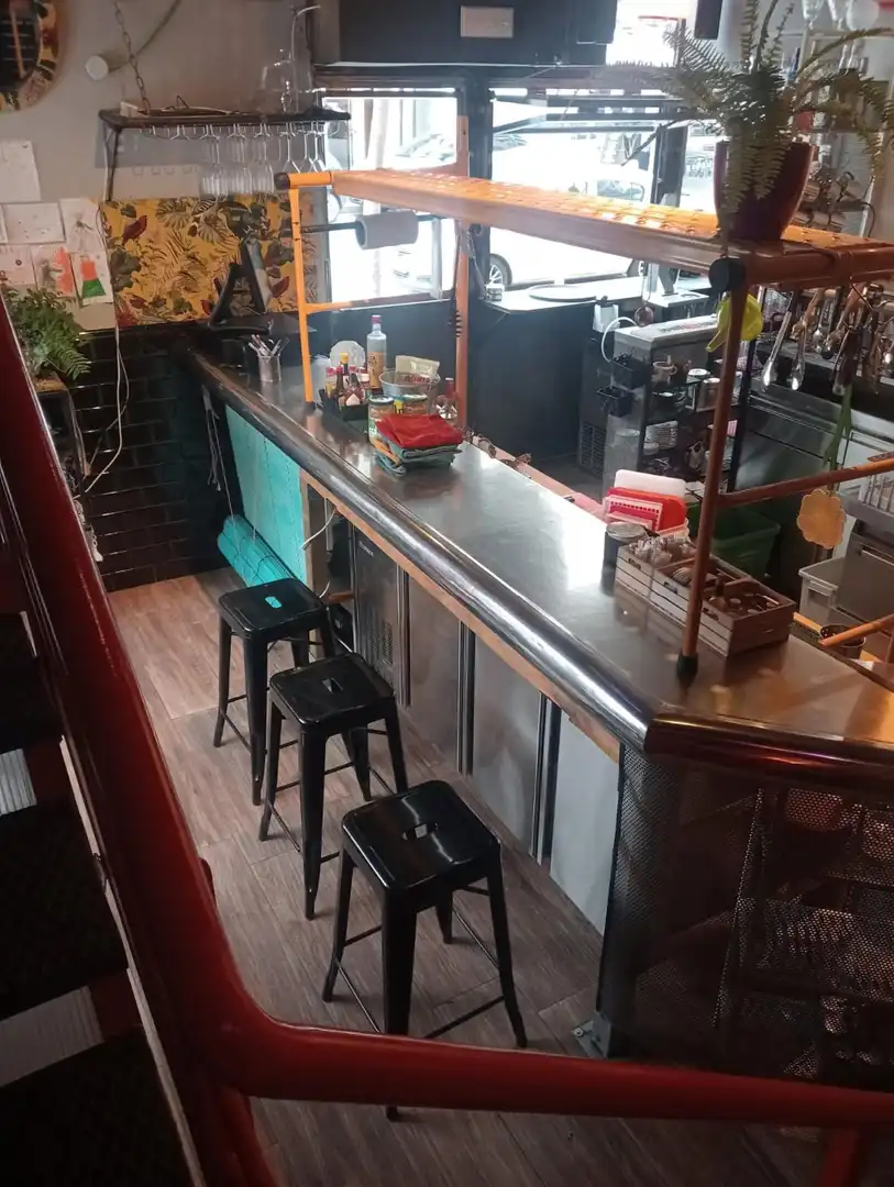 Local en traspaso en Barcelona con Aire acondicionado, Internet y Alarma