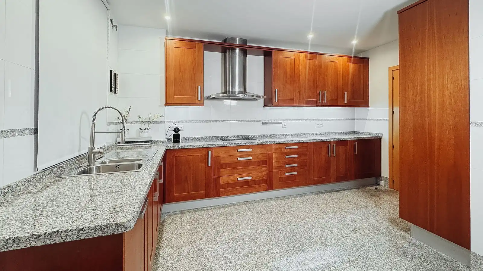 Piso con piscina en venta en Estepona Pueblo, imagen 13