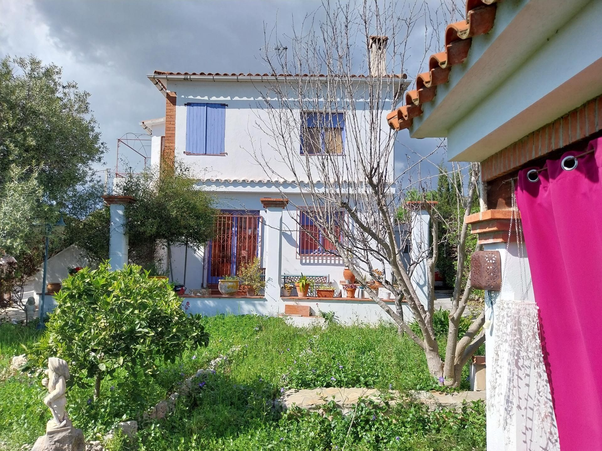 Exterior view of House or chalet for sale in Bellvei  with Private garden, Terrace and Balcony