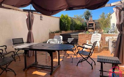 Terrassa de Casa adosada en venda en Valverde de la Virgen amb Calefacció i Jardí privat