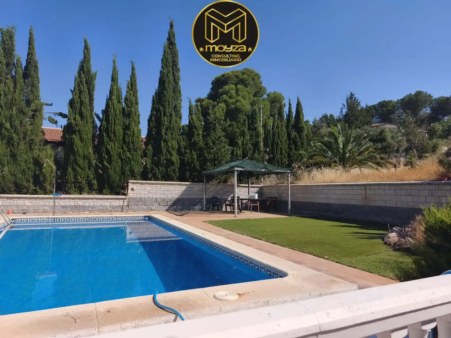 Swimming pool of Houses for sale in Jaén  with Heating and Storage room