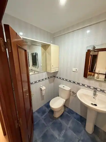 Bathroom of Flat for rent in Gijón   with Heating and Balcony