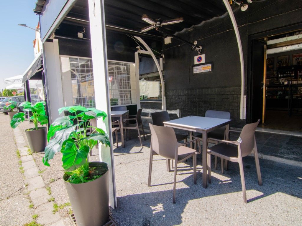 Terrace of Premises for sale in La Rinconada