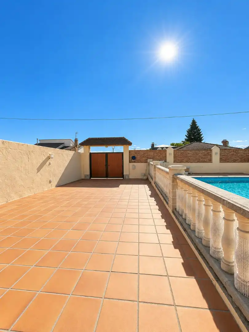 Casa bifamiliare con piscina in vendita a Villa del Prado, imagen 4