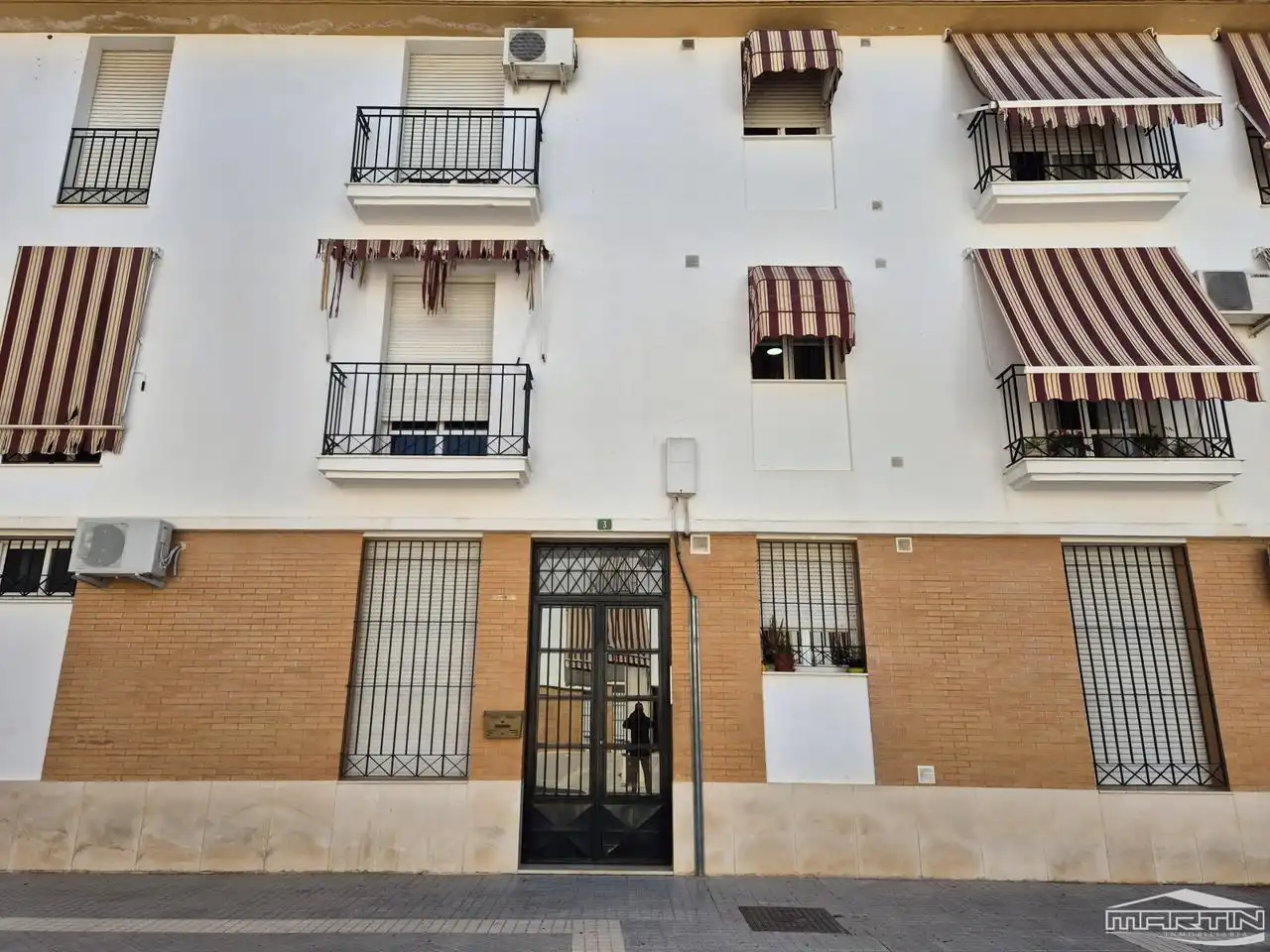 Vista exterior de Pis en venda en Lucena amb Traster