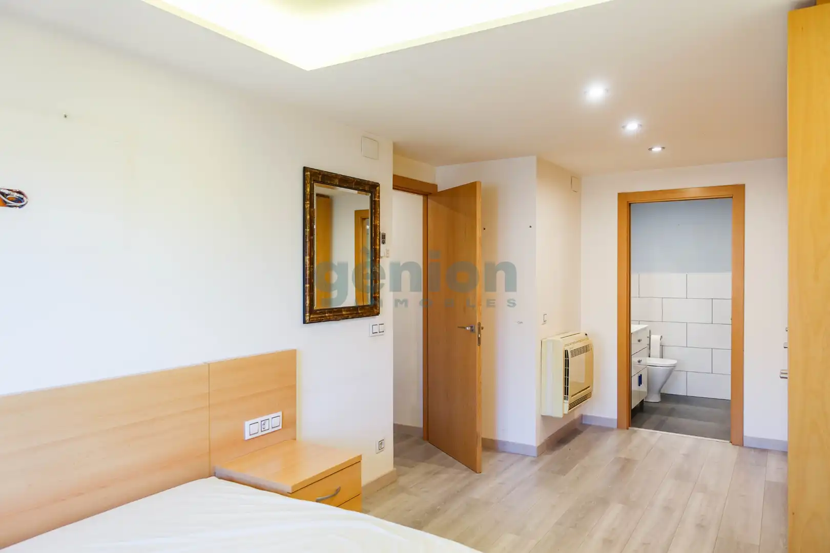 Bedroom of Flat for sale in Girona  with Air Conditioner and Heating
