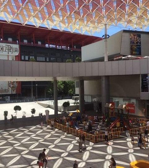 Foto 2 de Edificio en venta en Barrio del Nervión, Sevilla Capital