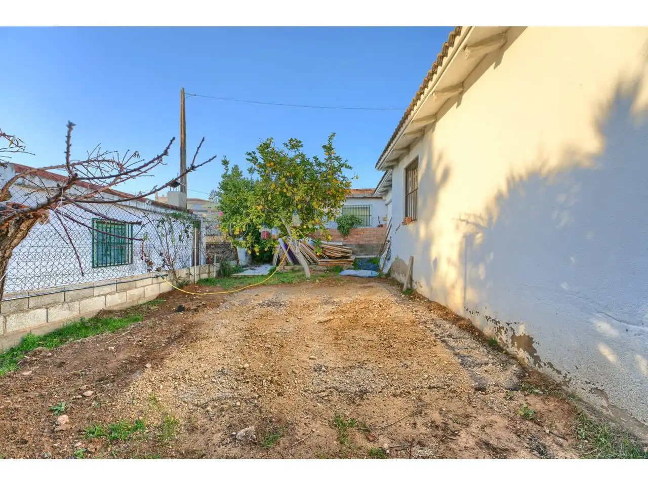 Vista exterior de Casa o xalet en venda en Vilanova i la Geltrú amb Aire condicionat i Jardí privat