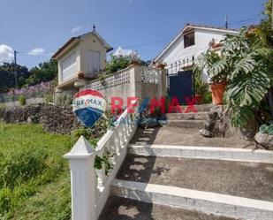 Vista exterior de Casa o xalet en venda en Bueu amb Jardí privat i Traster