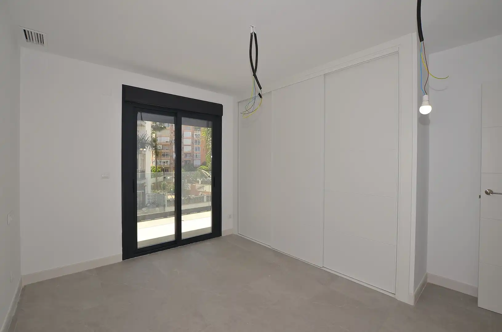 Bedroom of Flat for sale in Fuengirola  with Air Conditioner, Terrace and Storage room